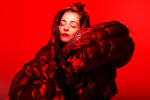 Νατάσσα Μποφίλιου: «Κάτι καίγεται» στο Θέατρο Γης