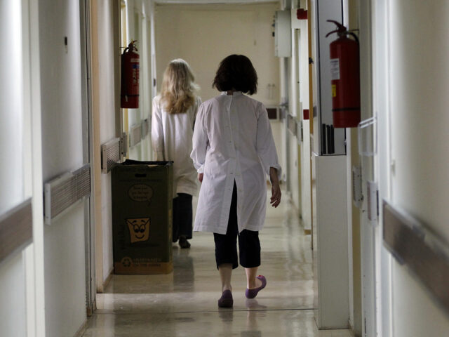 Στα βαρέα και ανθυγιεινά οι νοσηλευτές και διασώστες ΕΣΥ και ΕΚΑΒ