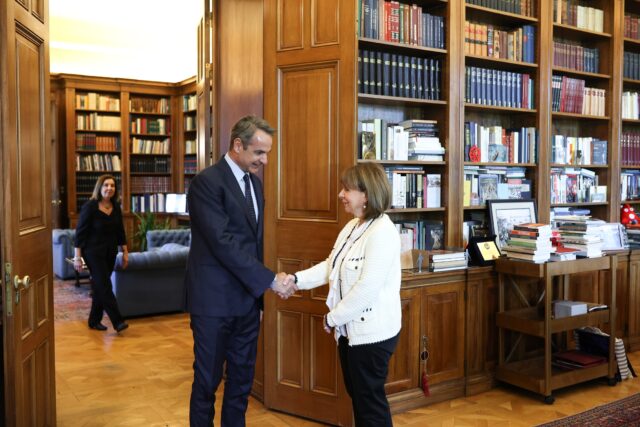 Συνάντηση της ΠτΔ με τον πρωθυπουργό: «Παντελώς αχρείαστη η μετατροπή της Μονής της Χώρας σε τζαμί»