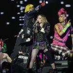 «Σ’ αγαπώ ως το φεγγάρι και πίσω»: Η Madonna γιόρτασε τα 93α γενέθλια του μπαμπά της