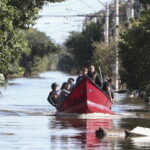 Πλημμύρες στη Βραζιλία: Τα νερά υποχωρούν κι αποκαλύπτουν το χάος