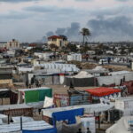 Εκατοντάδες χιλιάδες Παλαιστίνιοι φεύγουν από τη Ράφα