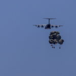 Τα πρώτα φορτηγά με βοήθεια έφτασαν στη Γάζα μέσω της προσωρινής προβλήτας