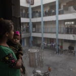 Πόλεμος στη Γάζα: Πολύνεκροι ισραηλινοί βομβαρδισμοί σε σχολείο και στον καταυλισμό προσφύγων Νουσέιρατ