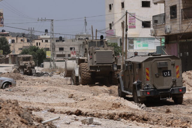 Δυτική Όχθη: Ισραηλινές δυνάμεις στοχοθέτησαν ασθενοφόρα στη Τζενίν – Παλαιστίνιος δημοσιογράφος πυροβολήθηκε από «αδέσποτη σφαίρα»