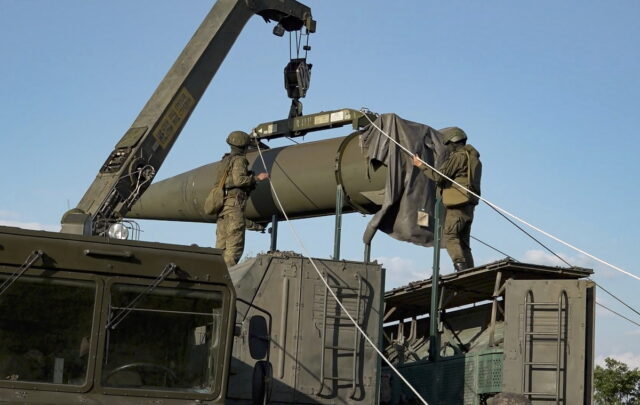 Ρωσία: Άρχισαν στρατιωτικές ασκήσεις στη χρήση πυρηνικών όπλων