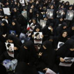 Ιράν: Πλήθος κόσμου στην Τεχεράνη αποτίει φόρο τιμής στον Ραϊσί