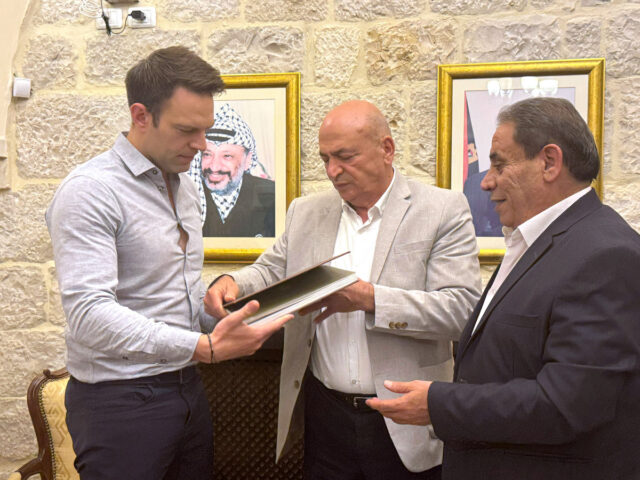 Συνάντηση Στ. Κασσελάκη με τον γγ της Εκτελεστικής Επιτροπής της Οργάνωσης για την Απελευθέρωση της Παλαιστίνης