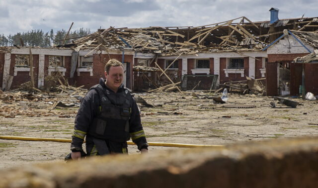 Ουκρανία: Βομβαρδισμοί της Ρωσίας στο Χάρκοβο – Τρεις νεκροί και 16 τραυματίες