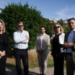 Τέμπη: Χάρης Δούκας και Μαρία Καρυστιανού στο σημείο που θα τοποθετηθεί «Το Δένδρο των Ψυχών»