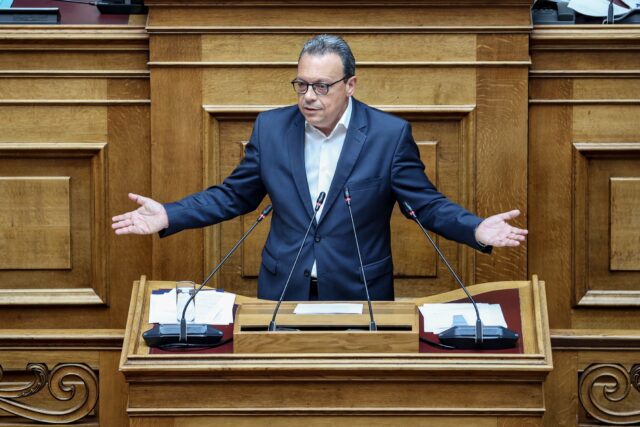 Βουλή – Σ. Φάμελλος: «Η κυβέρνηση έλεγε ψέματα ότι η ακρίβεια είναι προσωρινή και εξωγενής»