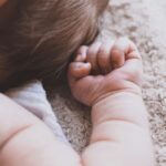 Βρετανία: Ενα μωρό εκ γενετής κωφό βρήκε την ακοή του χάρη σε πρωτοπόρα γονιδιακή θεραπεία