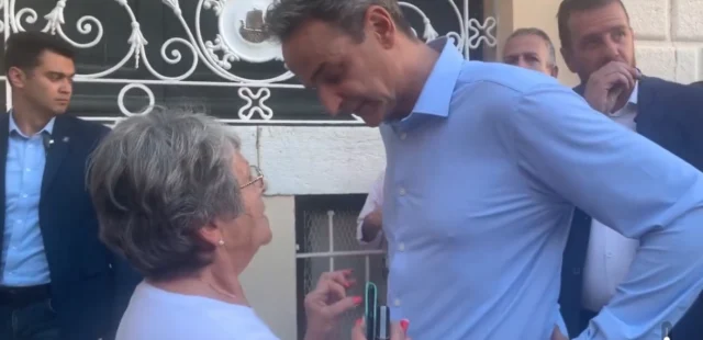 Κυρ. Μητσοτάκης: Ρωτάει ηλικιωμένη χαμηλοσυνταξιούχο αν τη «στηρίζει» η Εκκλησία [ΒΙΝΤΕΟ]