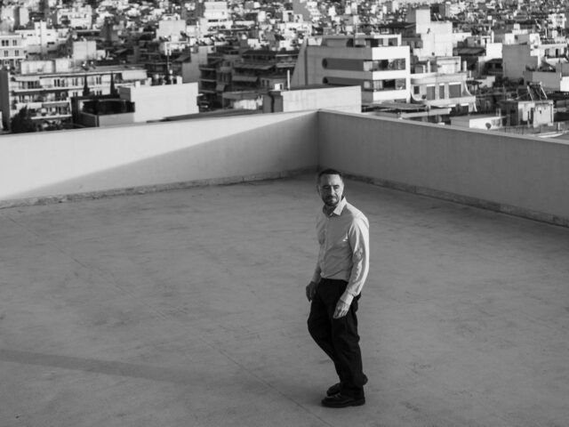 Ο Κωνσταντίνος Βήτα μας περιγράφει track by track το νέο του άλμπουμ «Το Χέρι» που μόλις κυκλοφόρησε