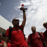 Συγκέντρωση πυροσβεστών έξω από το υπ. Κλιματικής Κρίσης και Πολιτικής Προστασίας