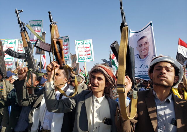 Αεροπορικές επιδρομές των ΗΠΑ και της Βρετανίας σε περιοχές της Υεμένης