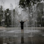 Καύσωνας: «Καμίνι» η χώρα και σήμερα, πτώση της θερμοκρασίας από αύριο