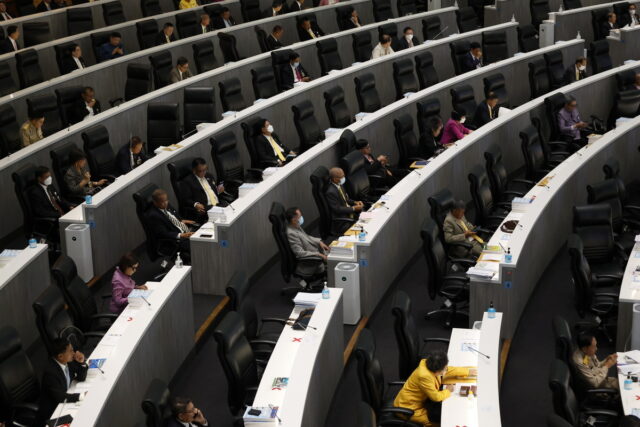 Ταϊλάνδη: Η Γερουσία ψηφίζει νομοσχέδιο-ορόσημο που αναγνωρίζει την ισότητα στον γάμο