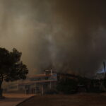 Πυρκαγιά στη Βάρης – Κορωπίου: Εκκενώθηκαν τρία ιδιωτικά εκπαιδευτήρια