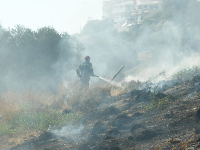 Ηράκλειο: Δύο πυρκαγιές ξέσπασαν εν μέσω θυελλωδών ανέμων
