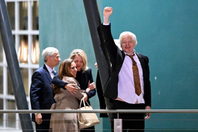 Αυστραλία: Ο Τζούλιαν Ασάνζ προσγειώθηκε στην Καμπέρα