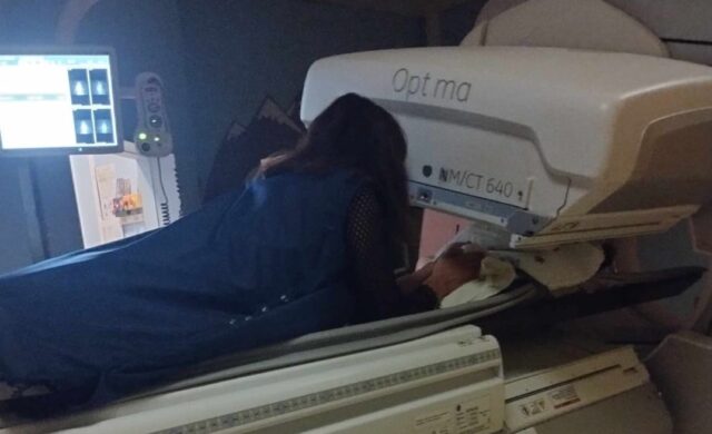 Γιατρός μπήκε στον αξονικό τομογράφο με εγκαταλελειμμένο βρέφος