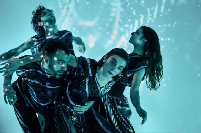 «4 + ΕΝΑ»: Mία σπουδή πάνω στα στοιχεία της φύσης (μας)