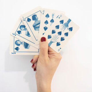 Losing Hand, από την Ευγενία Ευσταθίου: Όταν η τέχνη γίνεται παιχνίδι