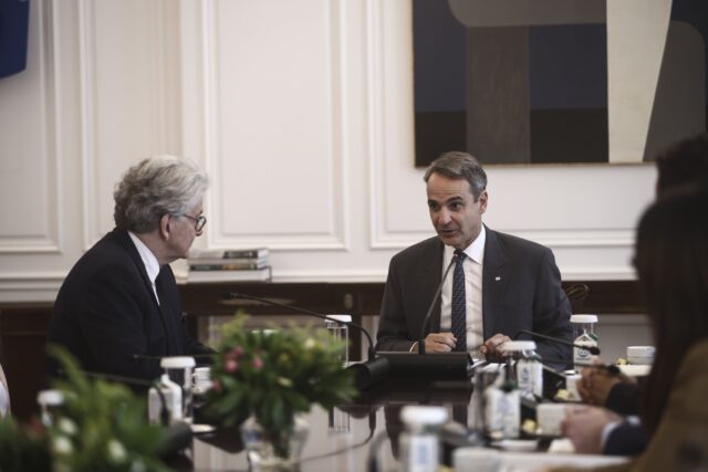 Συνάντηση του πρωθυπουργού με τον Ευρωπαίο επίτροπο για την Εσωτερική Αγορά