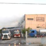 Αχαρνές: Οριοθετημένη η φωτιά – Κάηκε ολοσχερώς εργοστάσιο χαρτικών