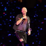 Coldplay: Δείτε το βίντεο κλιπ του «Feels Like I’m Falling in Love» από τη σκηνή του Ηρωδείου