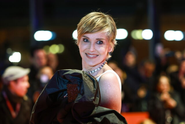 Η Σάρον Στόουν σκέφτεται να φύγει από τις ΗΠΑ αν εκλεγεί ο Ντόναλντ Τραμπ