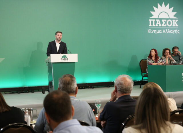 ΠΑΣΟΚ: Στις 6 και 13 Οκτωβρίου οι εκλογές για την ηγεσία – Υποψήφιοι Ανδρουλάκης, Δούκας, Γερουλάνος