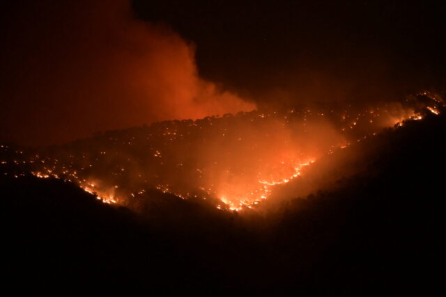 Καλύτερη εικόνα στις πυρκαγιές σε Κω και Χίο