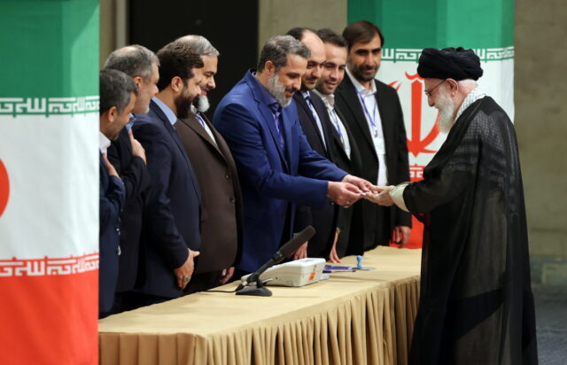 Ιράν: Στις κάλπες για τον δεύτερο γύρο των προεδρικών εκλογών