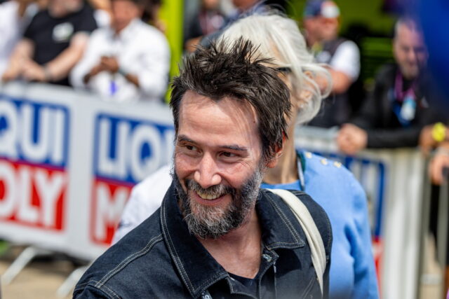 «The Book of Elsewhere»: Στα ράφια των βιβλιοπωλείων το πρώτο μυθιστόρημα του Κιάνου Ριβς