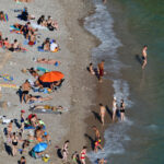 Παραβάσεις σε παραλίες: Πάνω από 800.000 ευρώ τα πρόστιμα που έχουν επιβληθεί