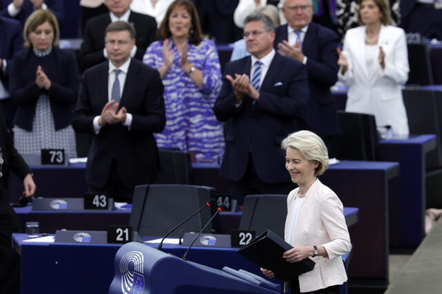 ΕΕ: Επανεξελέγη πρόεδρος της Κομισιόν η Ούρσουλα φον ντερ Λάιεν