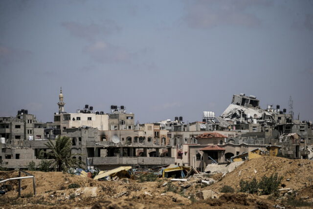 Νεογέννητα δίδυμα σκοτώθηκαν στη Γάζα ενώ ο πατέρας τους δήλωνε τη γέννησή τους