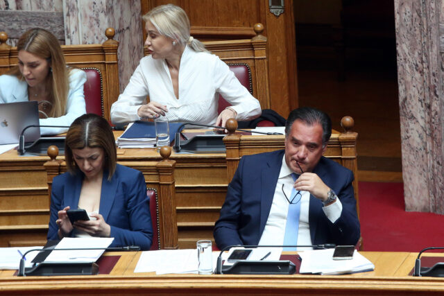 Νομοσχέδιο για την «ψυχιατρική μεταρρύθμιση»: Έντονες οι αντιδράσεις εντός κι εκτός Βουλής