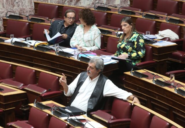 Ψυχιατρική μεταρρύθμιση: Νέα κόντρα Γεωργιάδη-Πολάκη στη Βουλή