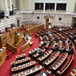 Βουλή: Τροπολογία Πλεύσης Ελευθερίας για επέκταση συμβάσεων των εποχικών πυροσβεστών