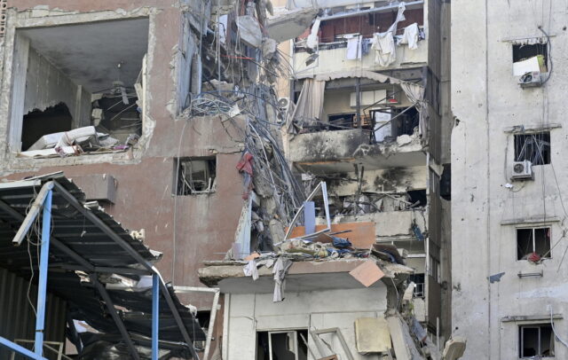 Ισραήλ-Λίβανος: Η Χεζμπολάχ δεν επιβεβαιώνει τον θάνατο του διοικητή της στη Βηρυτό