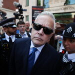 Ο πρώην παρουσιαστής του BBC Χιου Έντουαρντς δήλωσε ένοχος για τις κατηγορίες περί παιδικής πορνογραφίας