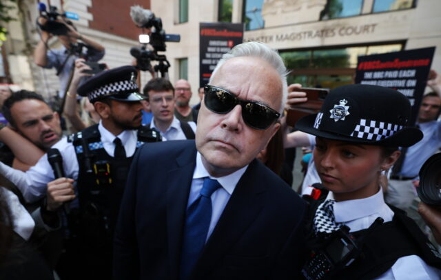 Ο πρώην παρουσιαστής του BBC Χιου Έντουαρντς δήλωσε ένοχος για τις κατηγορίες περί παιδικής πορνογραφίας