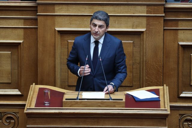 ΝΔ: Δεν παραδίδει την έδρα του ο Αυγενάκης