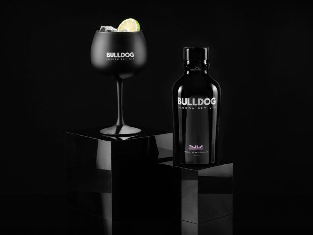 Ό,τι και να ξεκινήσεις, ξεκίνα το με τόλμη και ένα BULLDOG London Dry Gin