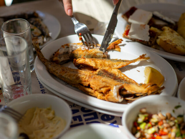 Μήνυμα από την Βόρεια Εύβοια: Tσίπουρο και μεζές, ένα ζευγάρι που δεν θα τσακωθεί ποτέ