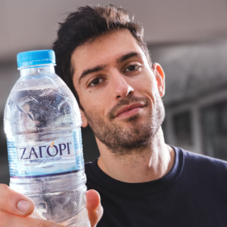 Ο Μίλτος Τεντόγλου δεν βλέπει το τώρα, βλέπει το αύριο. Και το πάει τέρμα.