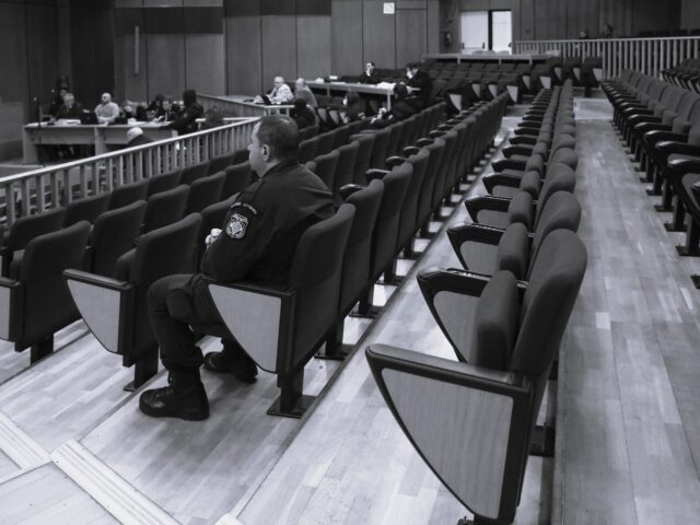 Μπλακάουτ στη δημοσιότητα των δικών: Η ελευθερία της πληροφόρησης συρρικνώνεται